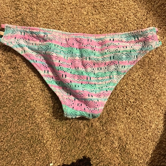 Shade and shore - Picture 2 of 2